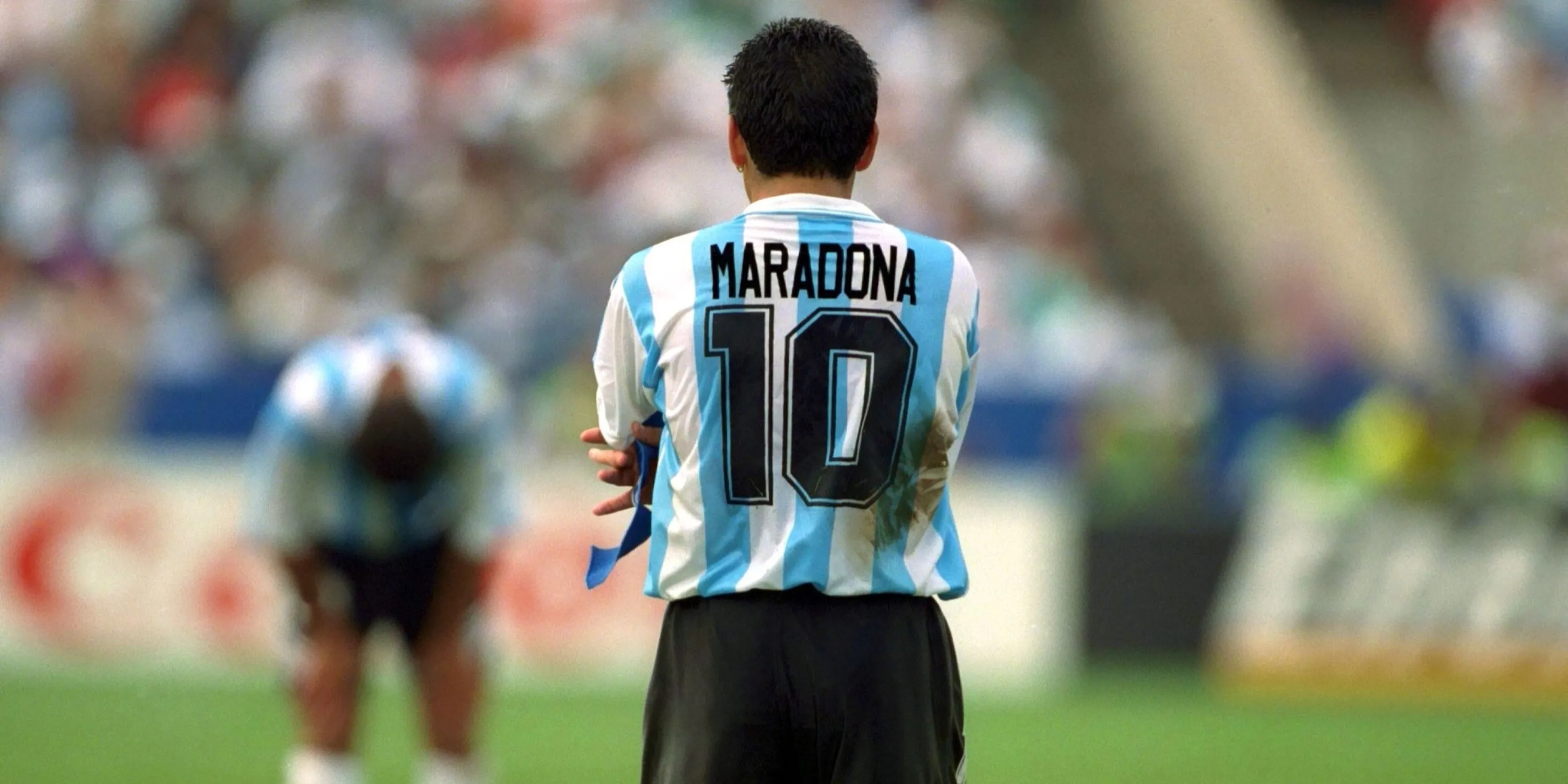 Diego Maradona huyền thoại với chiếc áo số 10 Argentina