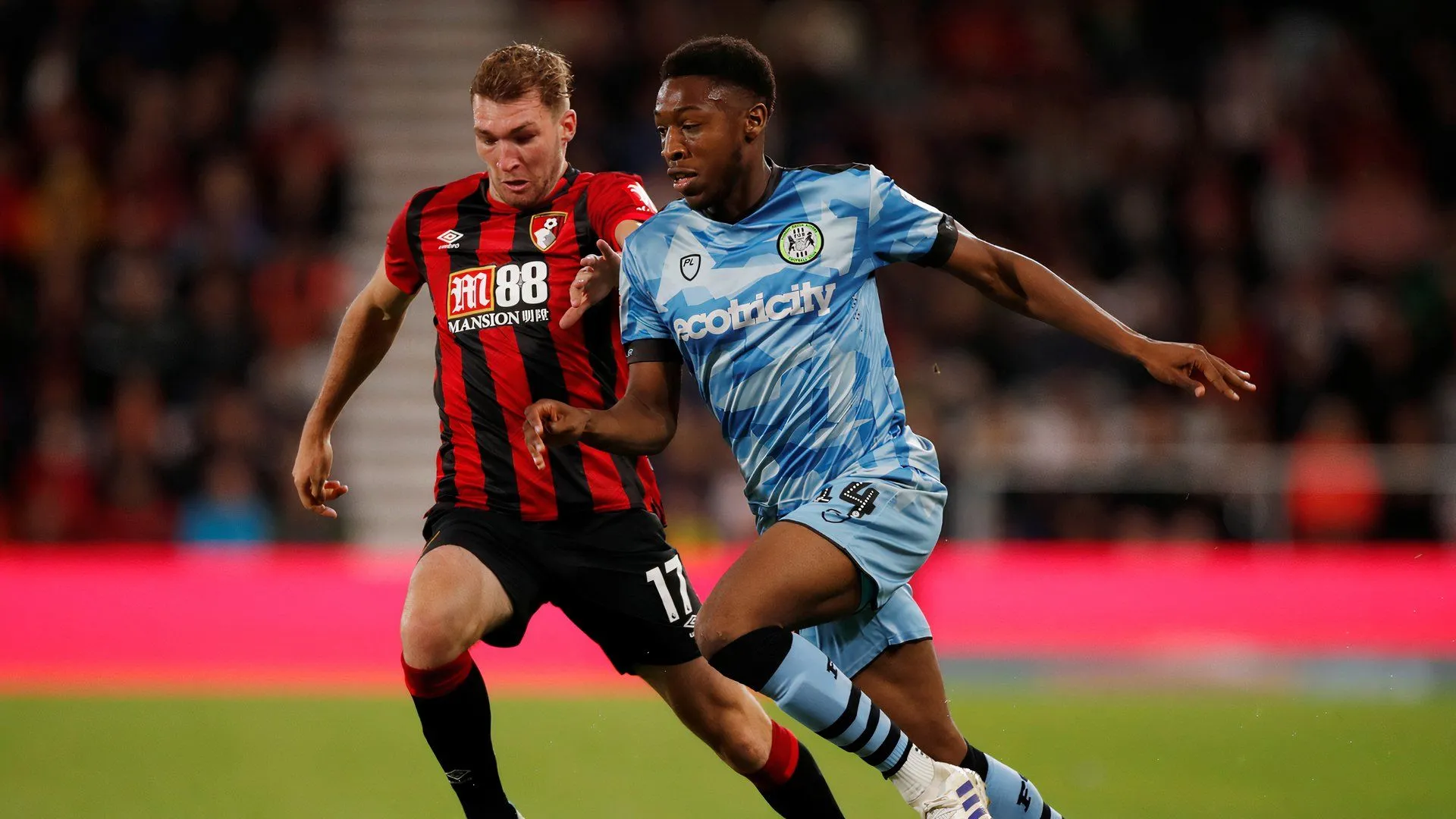 Ebou Adams trong màu áo Forest Green Rovers trước khi chuyển đến Derby County.