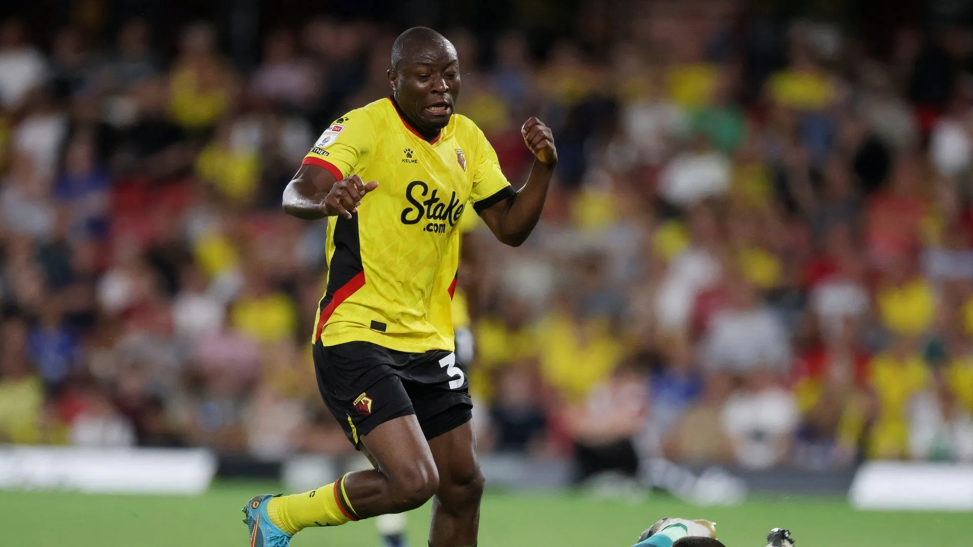 Edo Kayembe tiền đạo Watford nỗ lực dứt điểm
