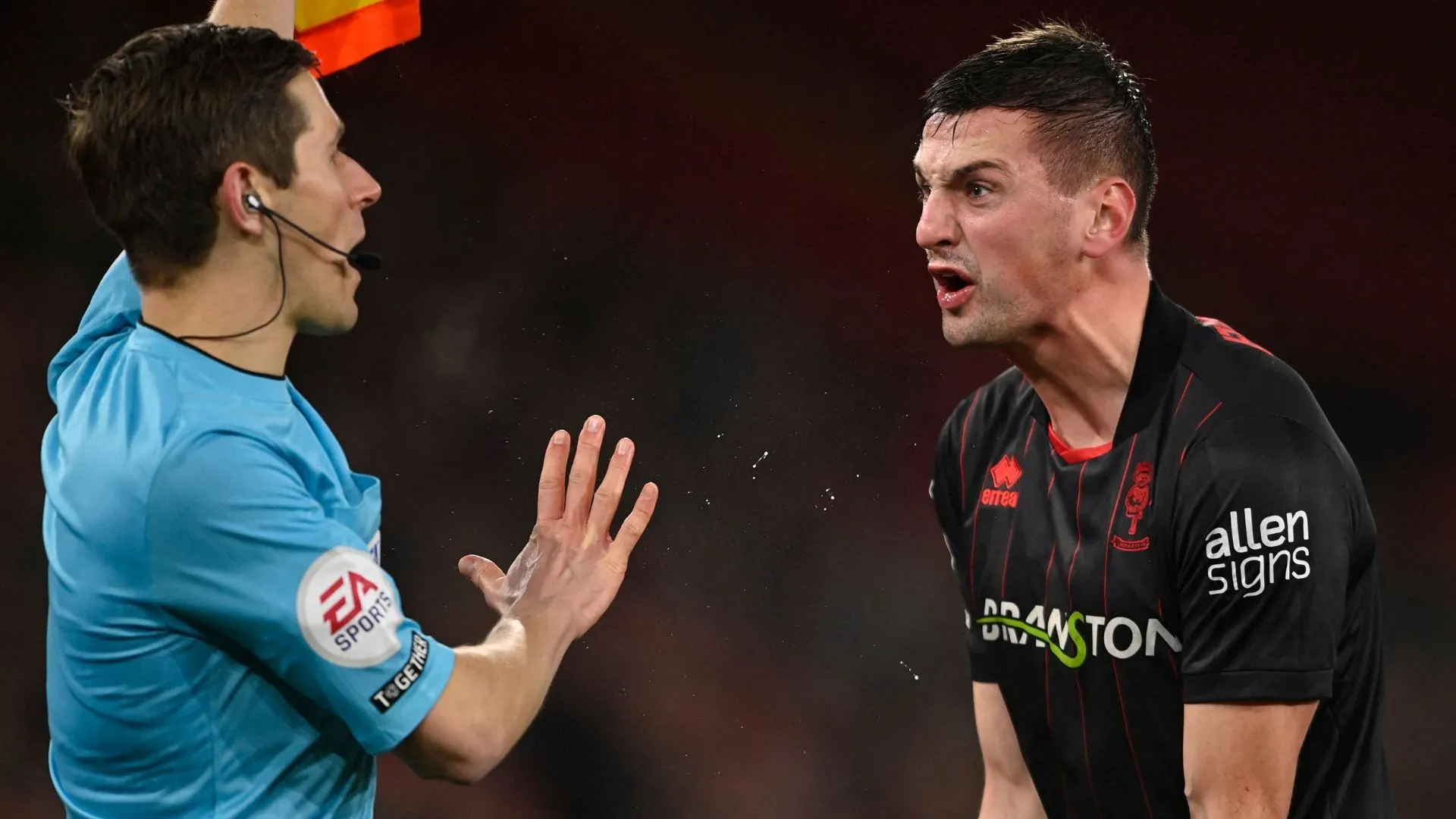 Hậu vệ Paudie O'Connor Lincoln City, mục tiêu chuyển nhượng Bolton