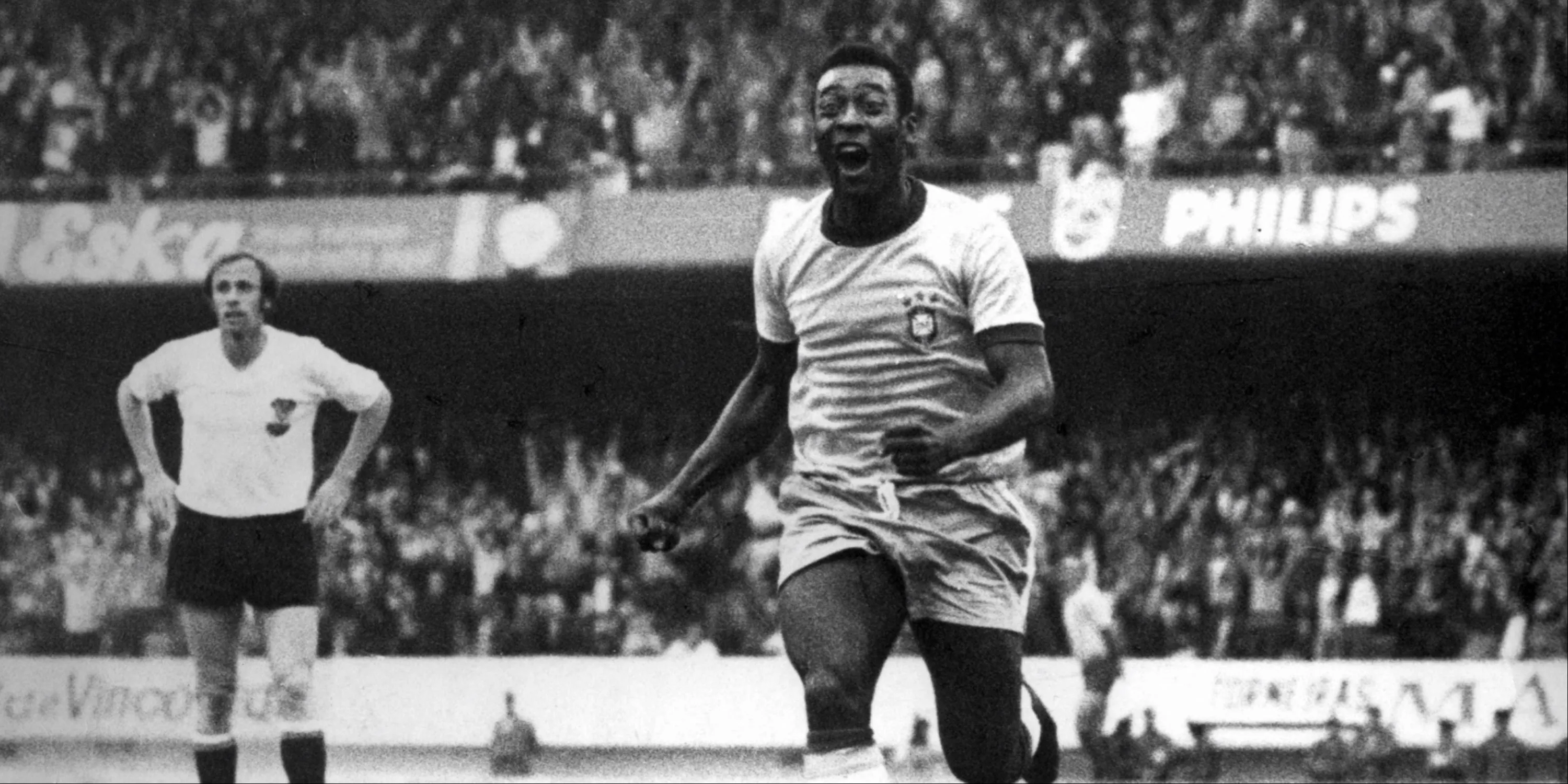 Pele ăn mừng bàn thắng cho đội tuyển Brazil