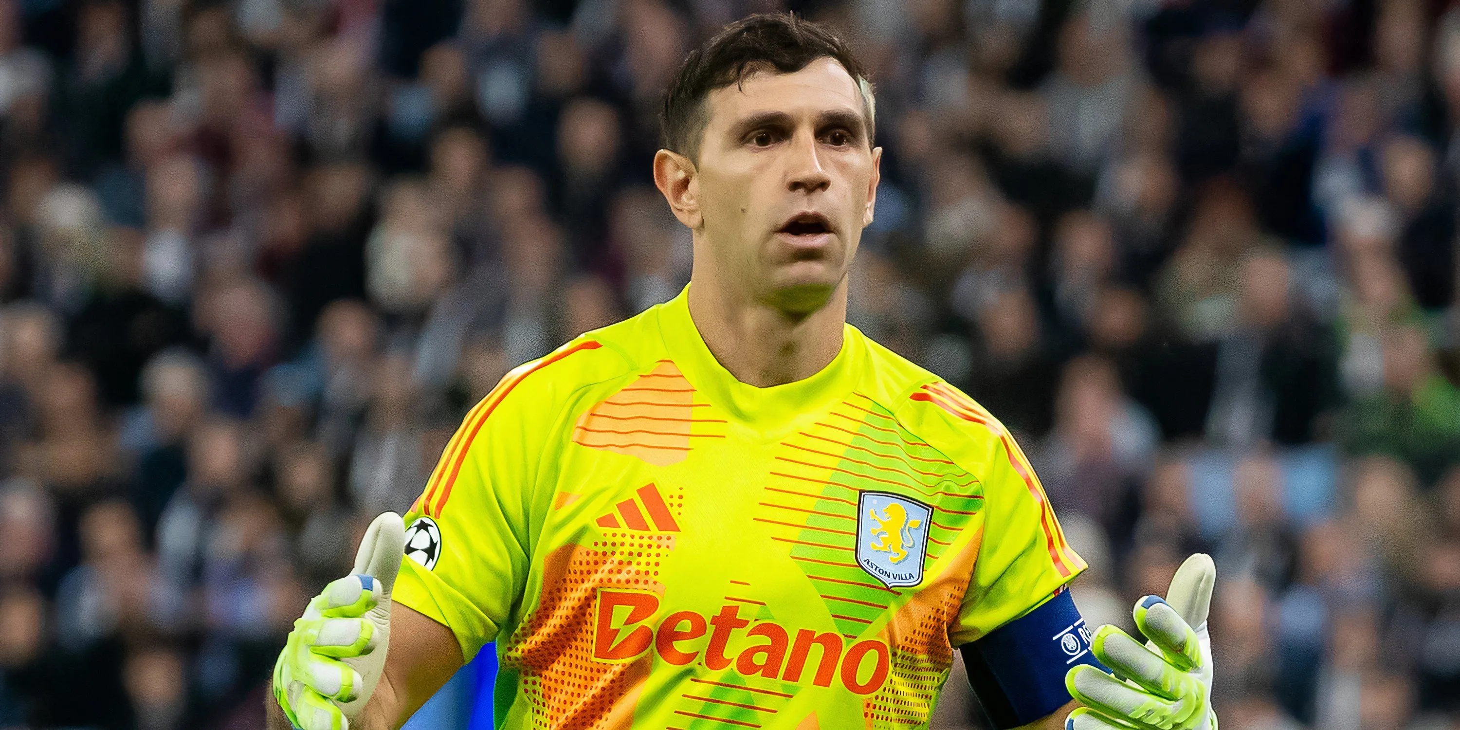 Pha cứu thua của Emiliano Martinez trong trận đấu của Aston Villa