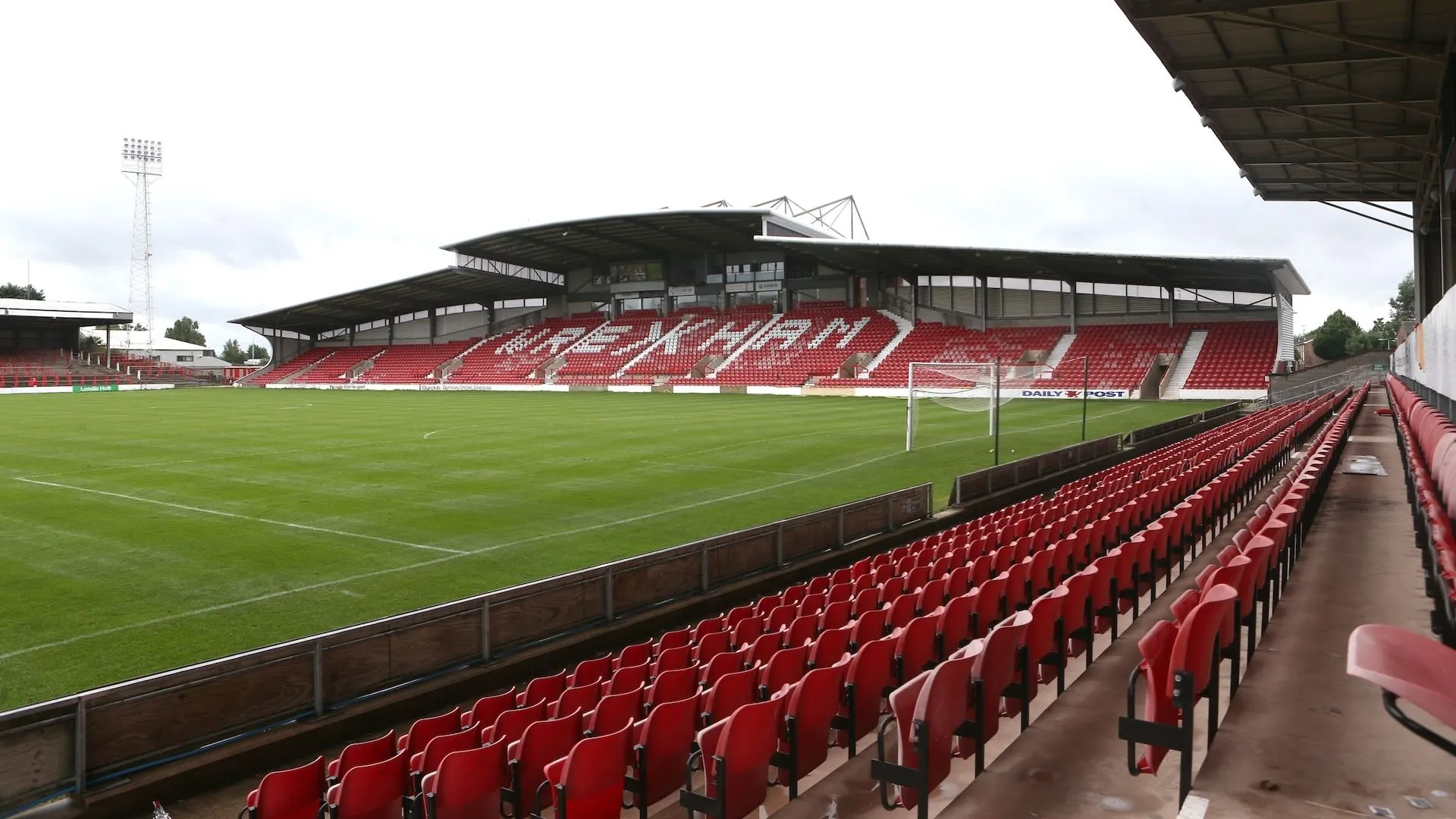 Sân Racecourse Ground của Wrexham, đội bóng đầy tham vọng ở Championship