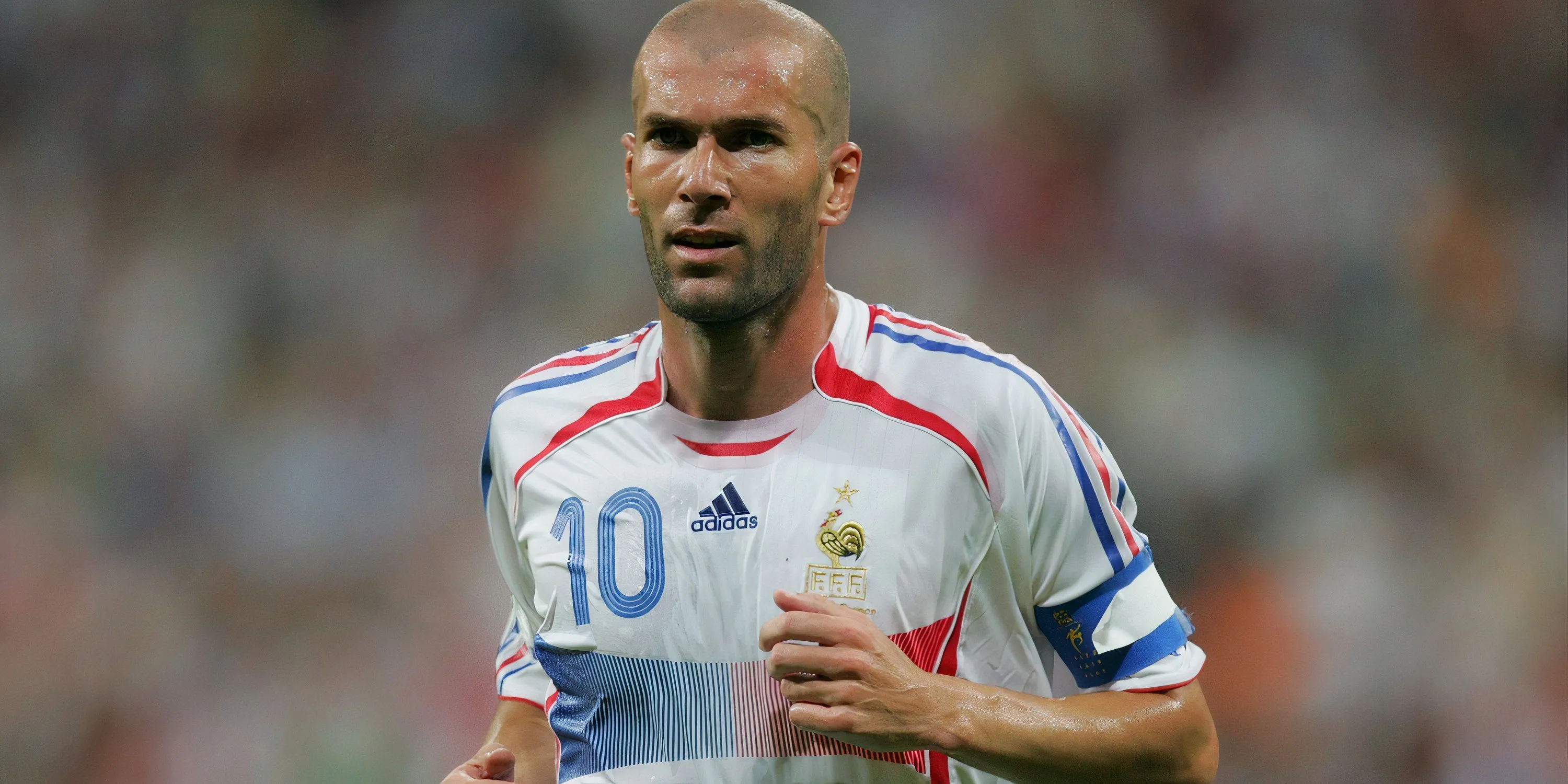 Zinedine Zidane đeo băng đội trưởng đội tuyển Pháp tại World Cup 2006
