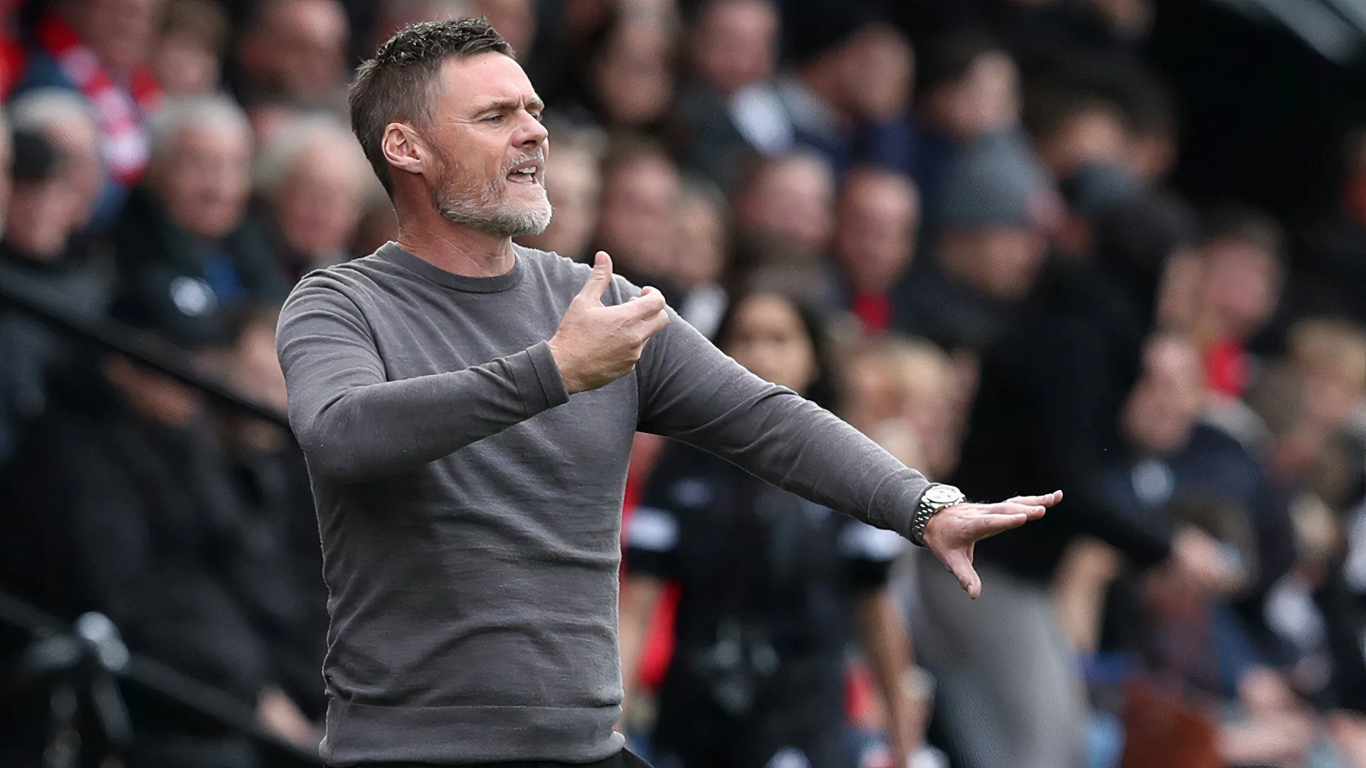 Huấn luyện viên Graham Alexander của Bradford City