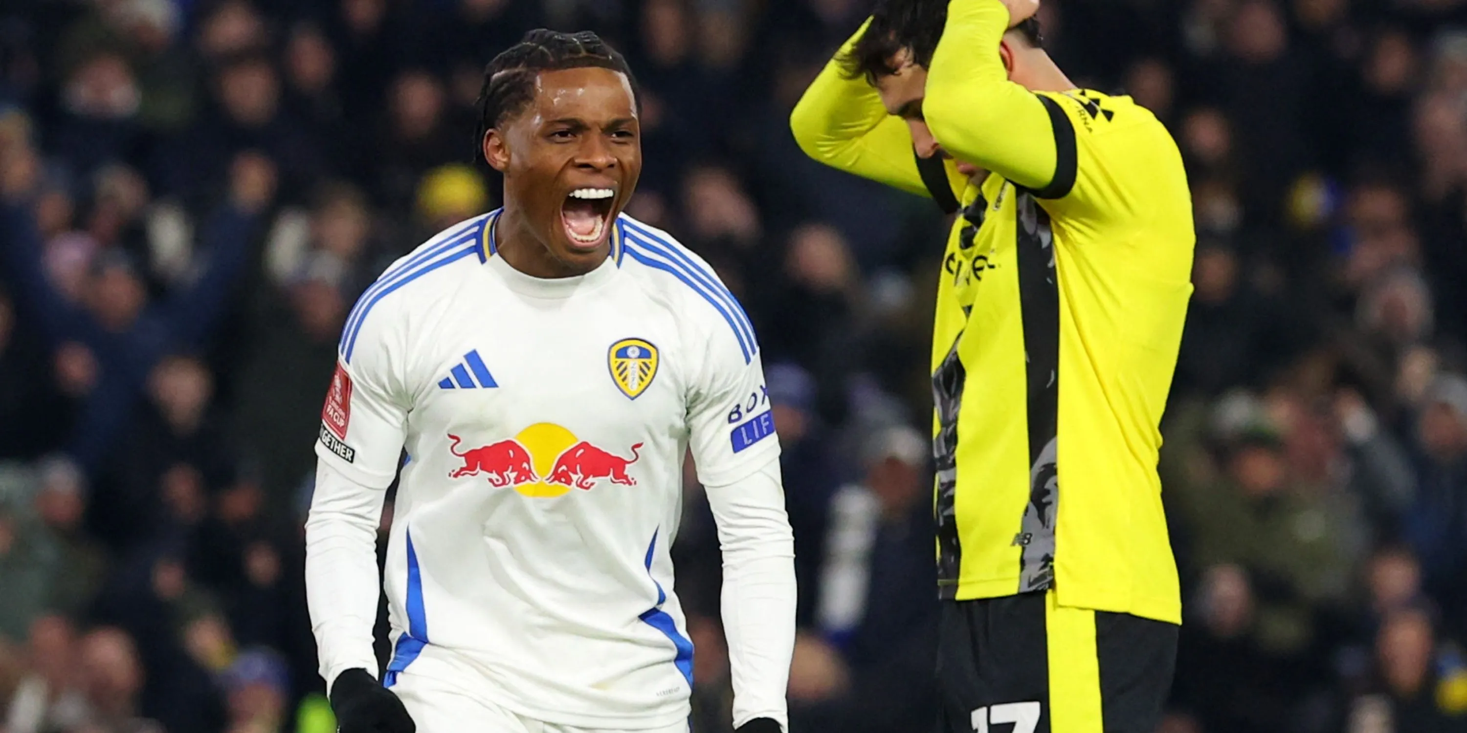 Largie Ramazani trong màu áo Leeds United, mục tiêu của Rangers