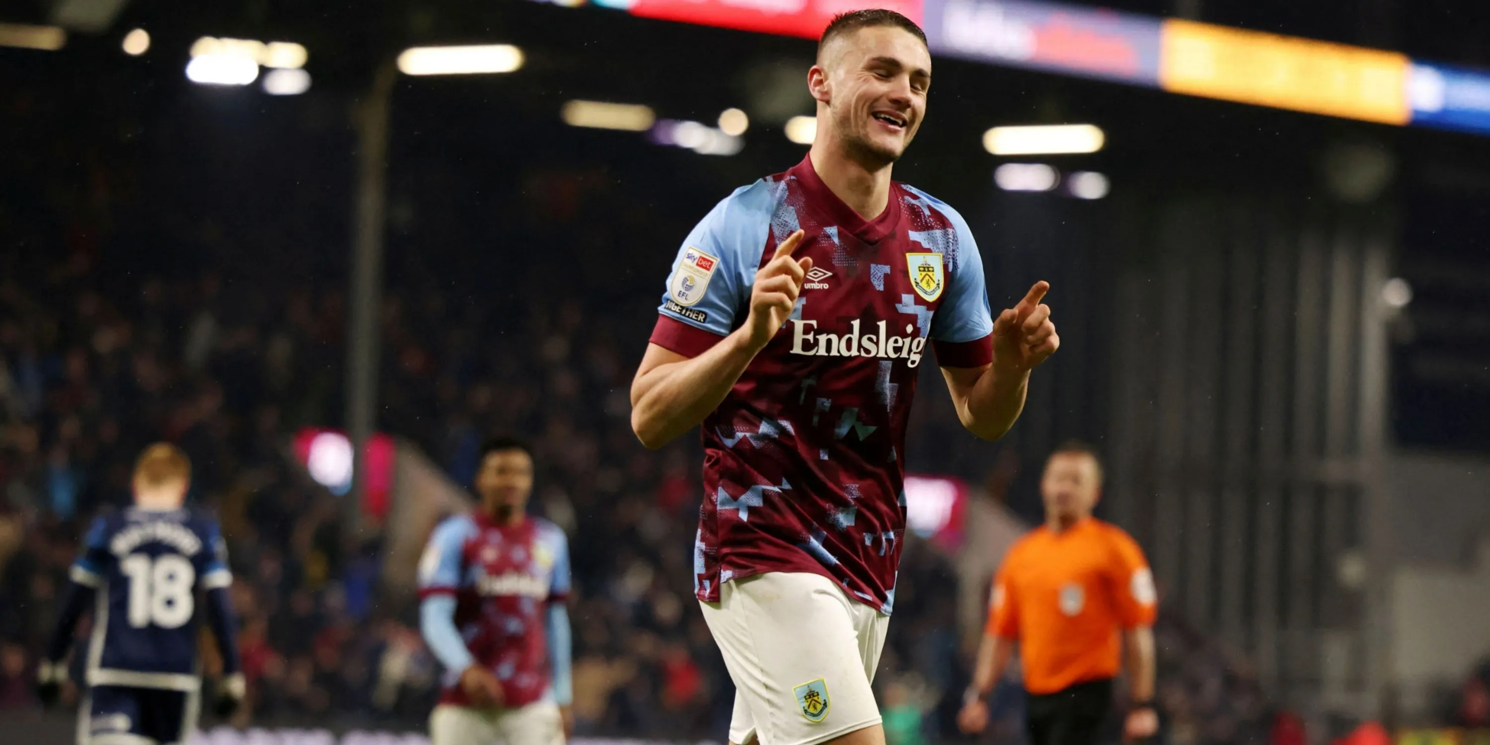 taylor-harwood-bellis-muc-tieu-chuyen-nhuong-burnley