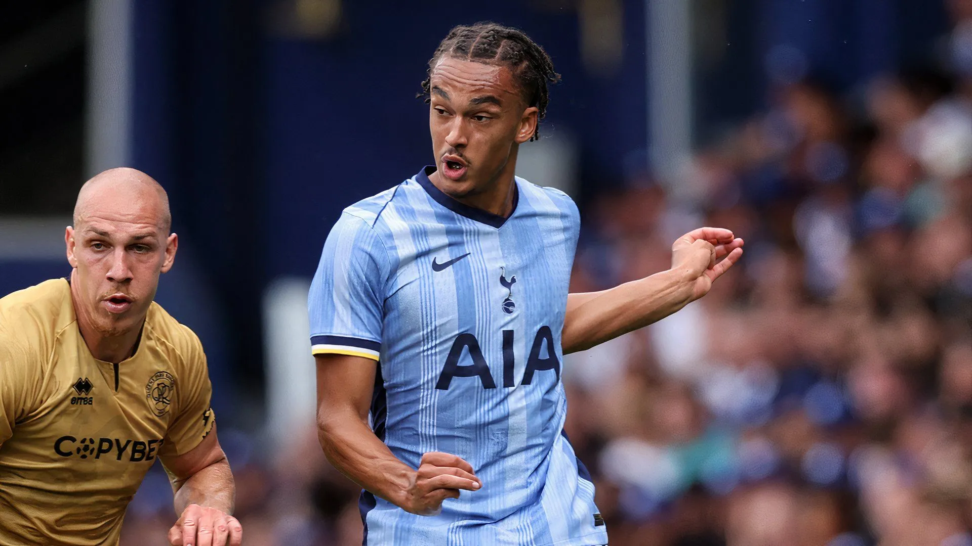Ashley Phillips, cầu thủ trẻ được Tottenham Hotspur gửi cho mượn để tích lũy kinh nghiệm.