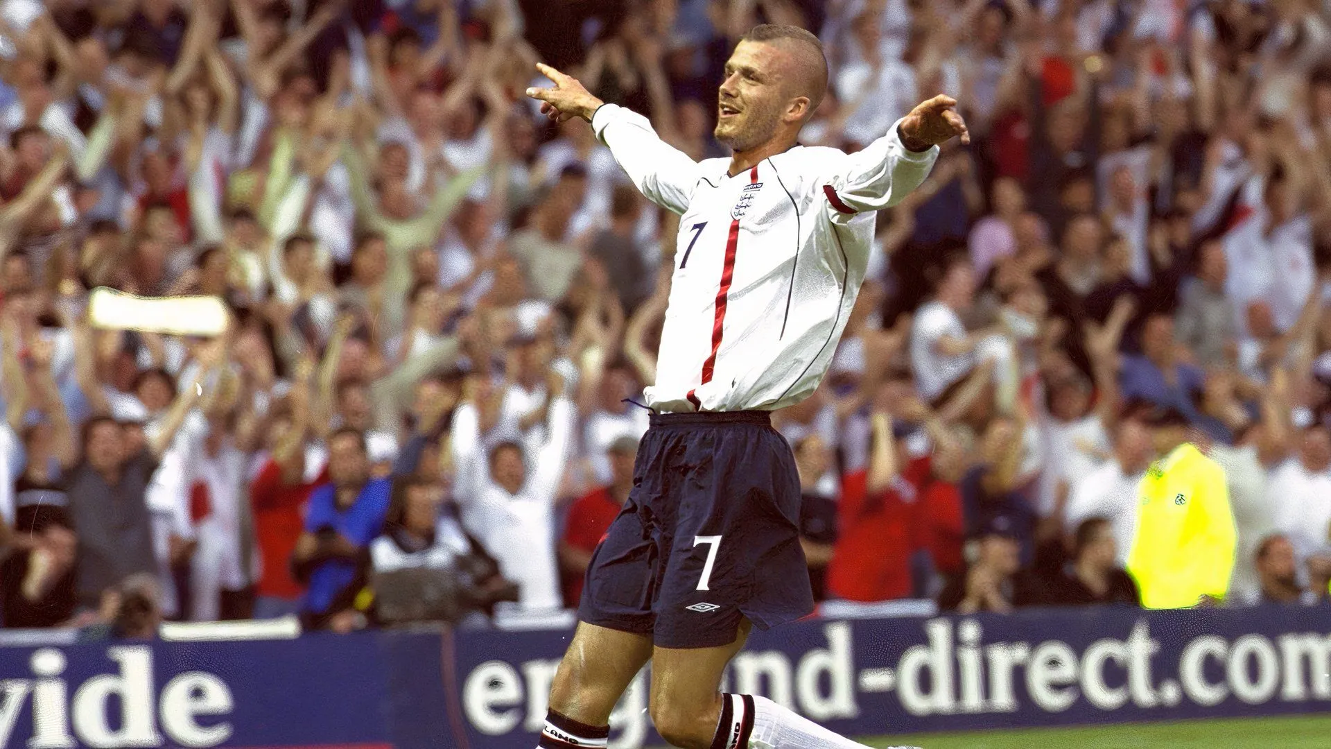 David Beckham ăn mừng bàn thắng tại Pride Park