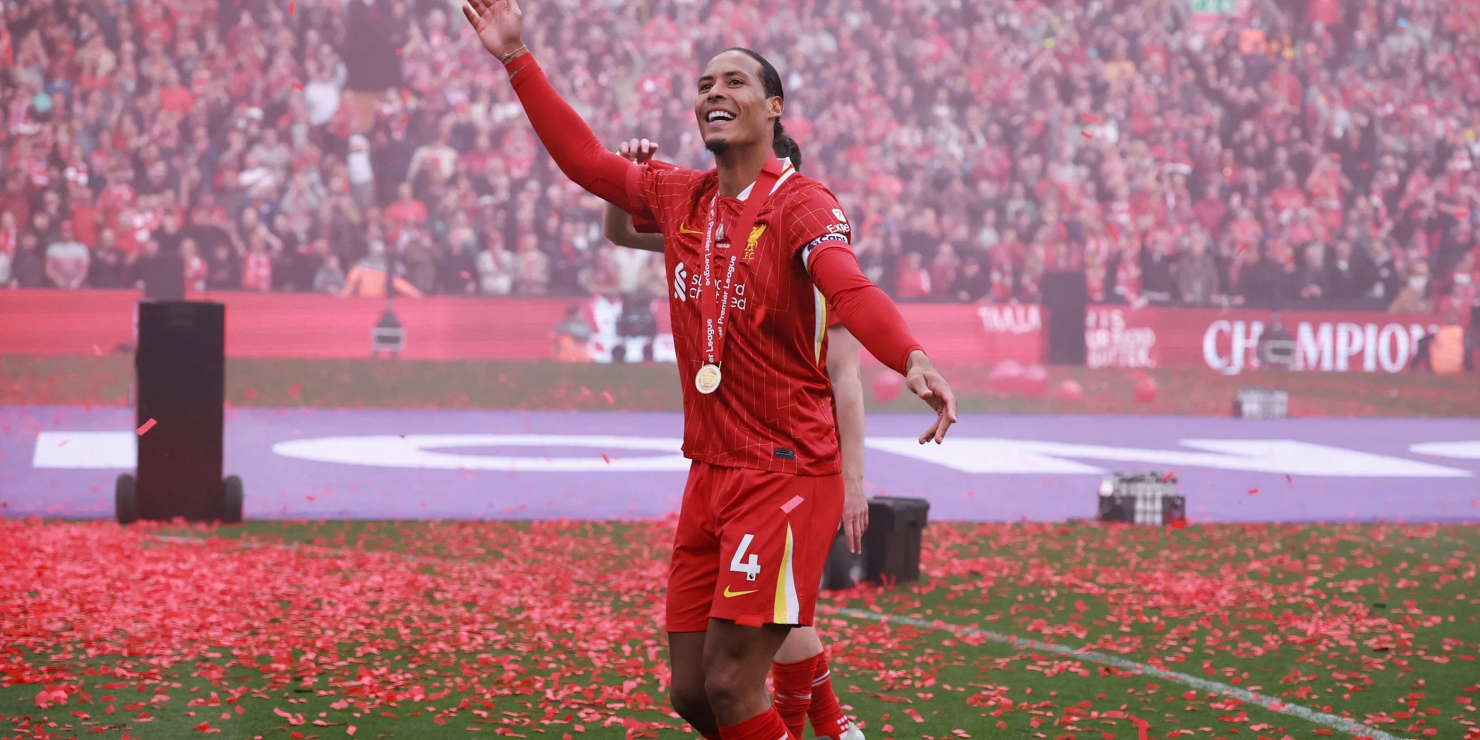 Đội trưởng Liverpool Virgil van Dijk, một trong những trung vệ xuất sắc nhất thế giới, người được dùng để so sánh với hậu vệ trẻ Xavier Mbuyamba của Volendam về phong cách chơi và khả năng phòng ngự.