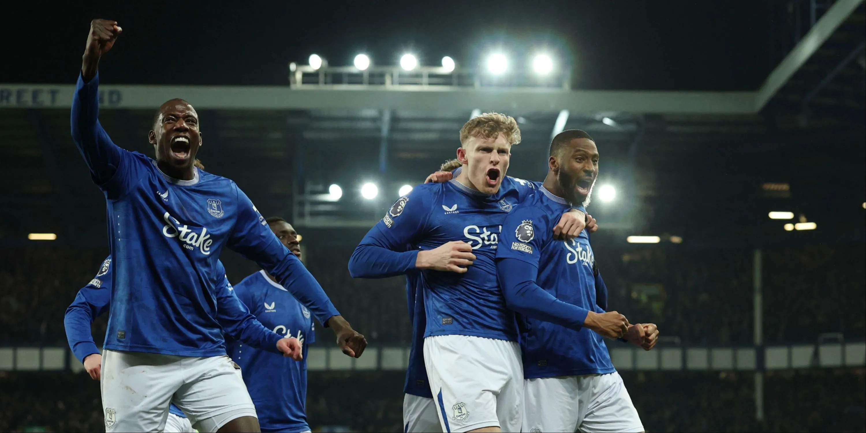 Jarrad Branthwaite và Beto, những mục tiêu hoặc cầu thủ hiện tại của Everton