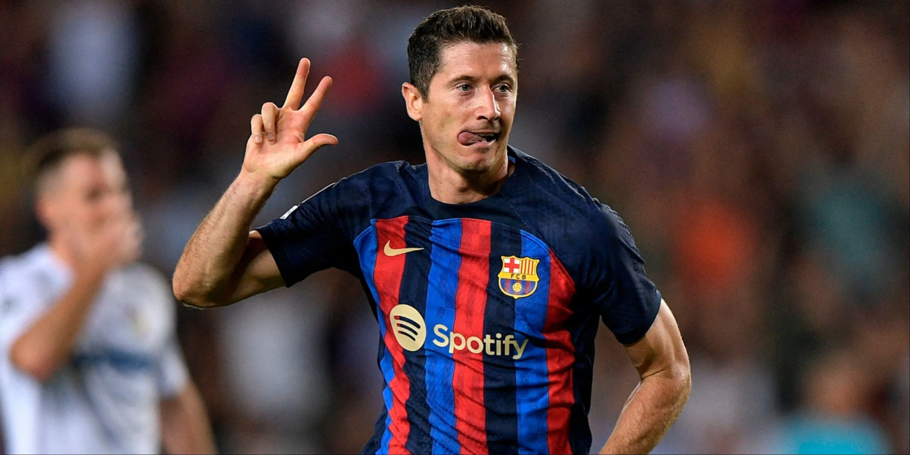 Robert Lewandowski ăn mừng trong màu áo Barcelona