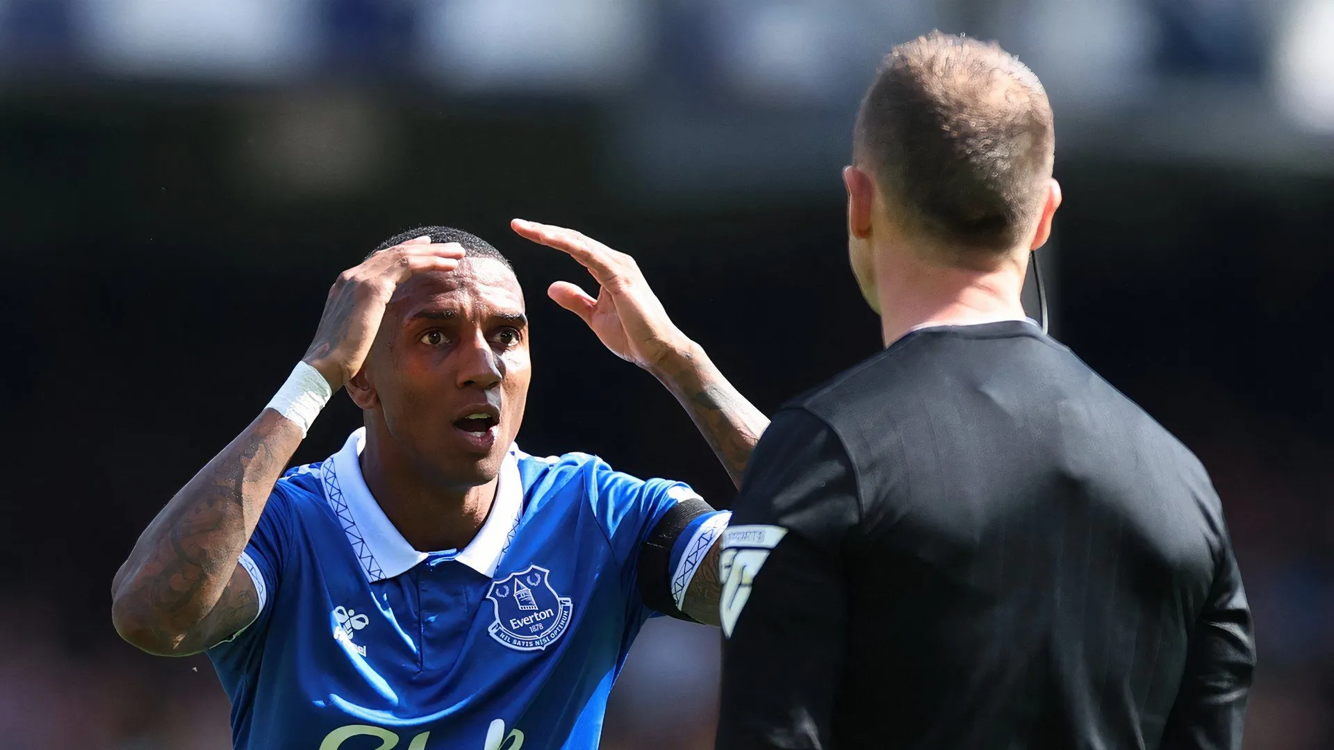 Thống kê sự nghiệp ấn tượng của Ashley Young, cầu thủ đa năng bậc nhất bóng đá Anh