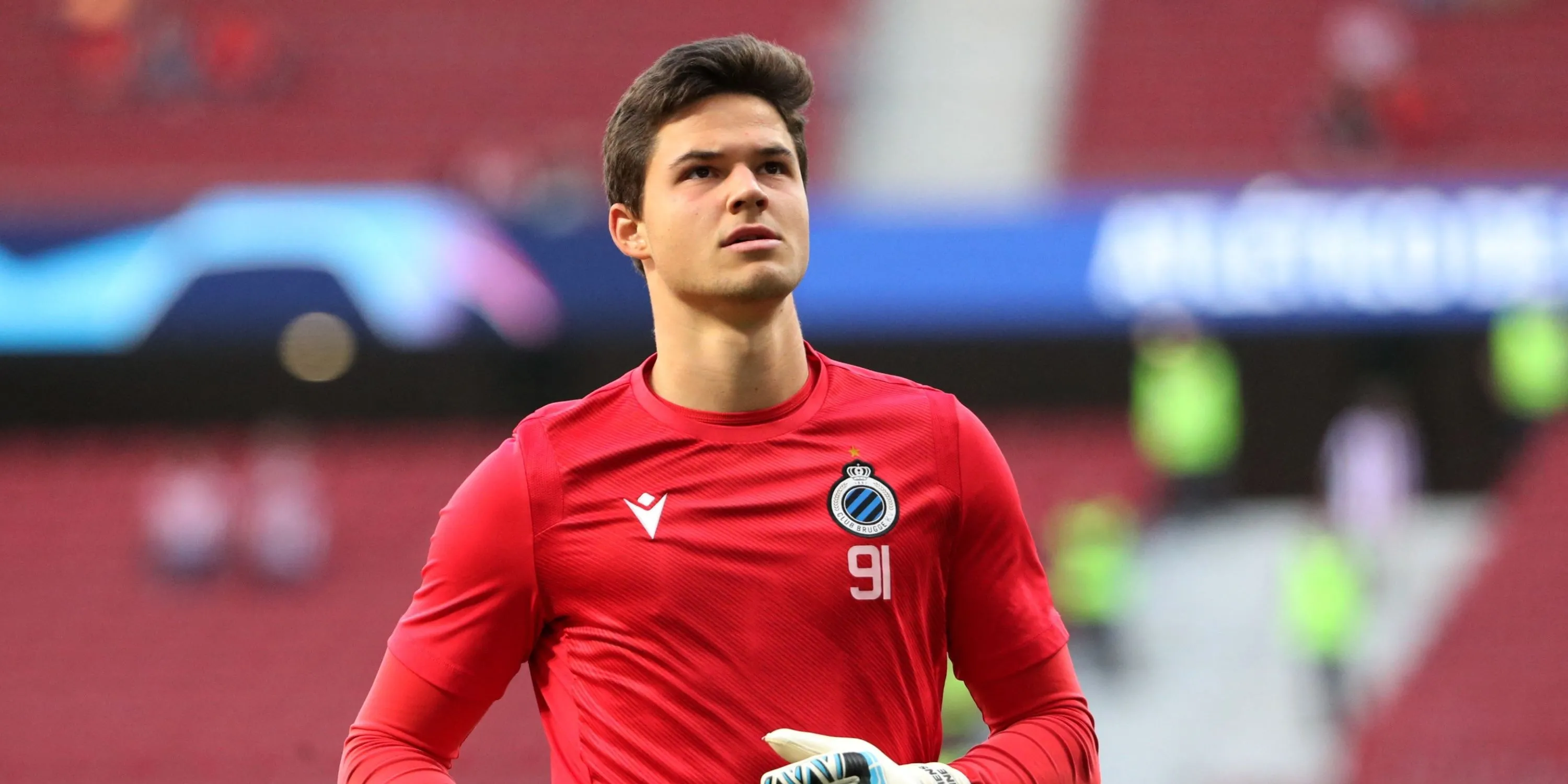 Thủ môn Senne Lammens trong màu áo Royal Antwerp