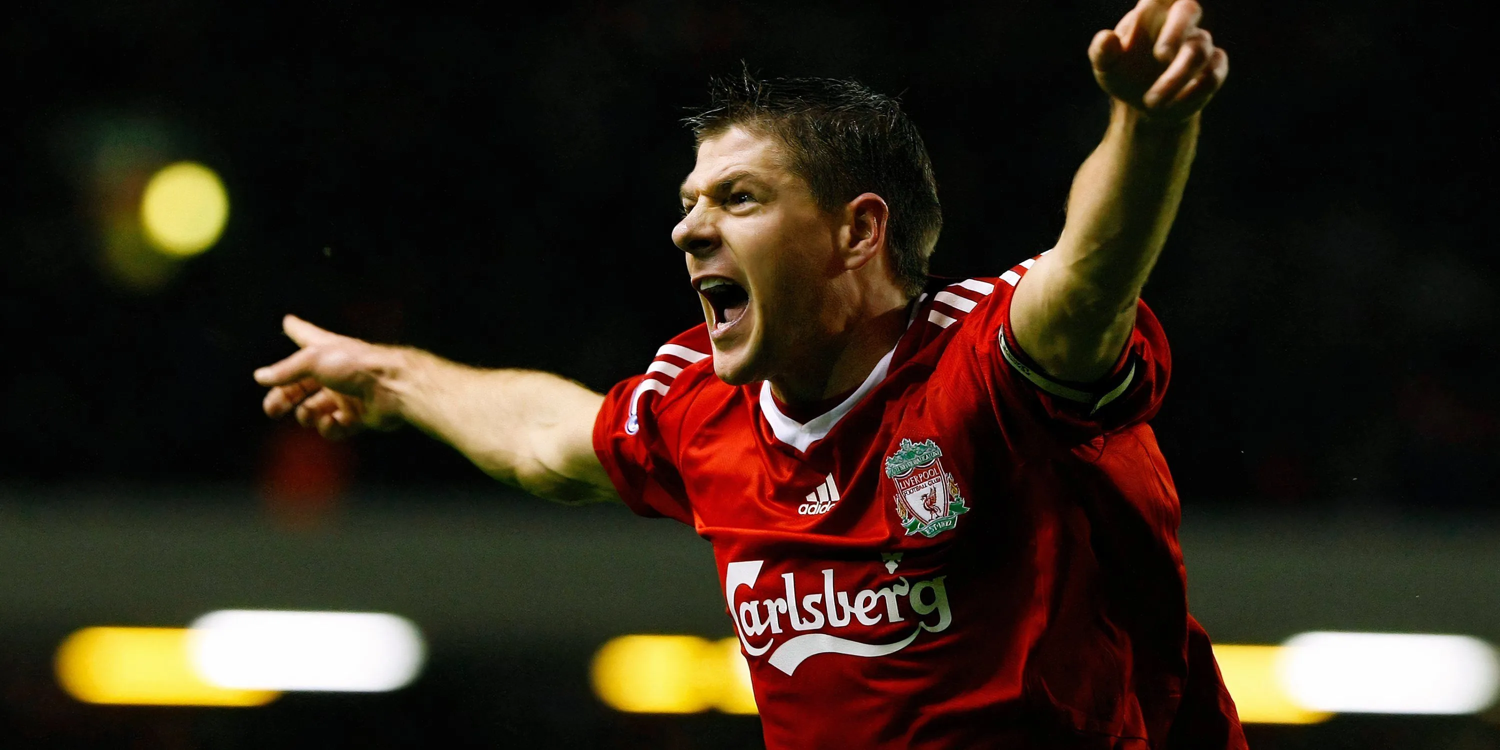 Tiền vệ Steven Gerrard ăn mừng bàn thắng cho Liverpool