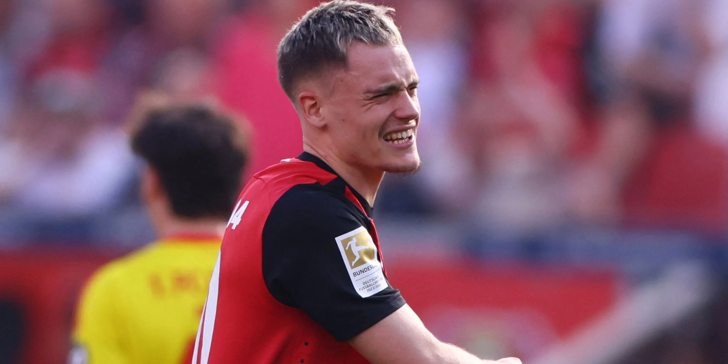 Tiền vệ tấn công Florian Wirtz của Bayer Leverkusen đang phản ứng trong trận đấu