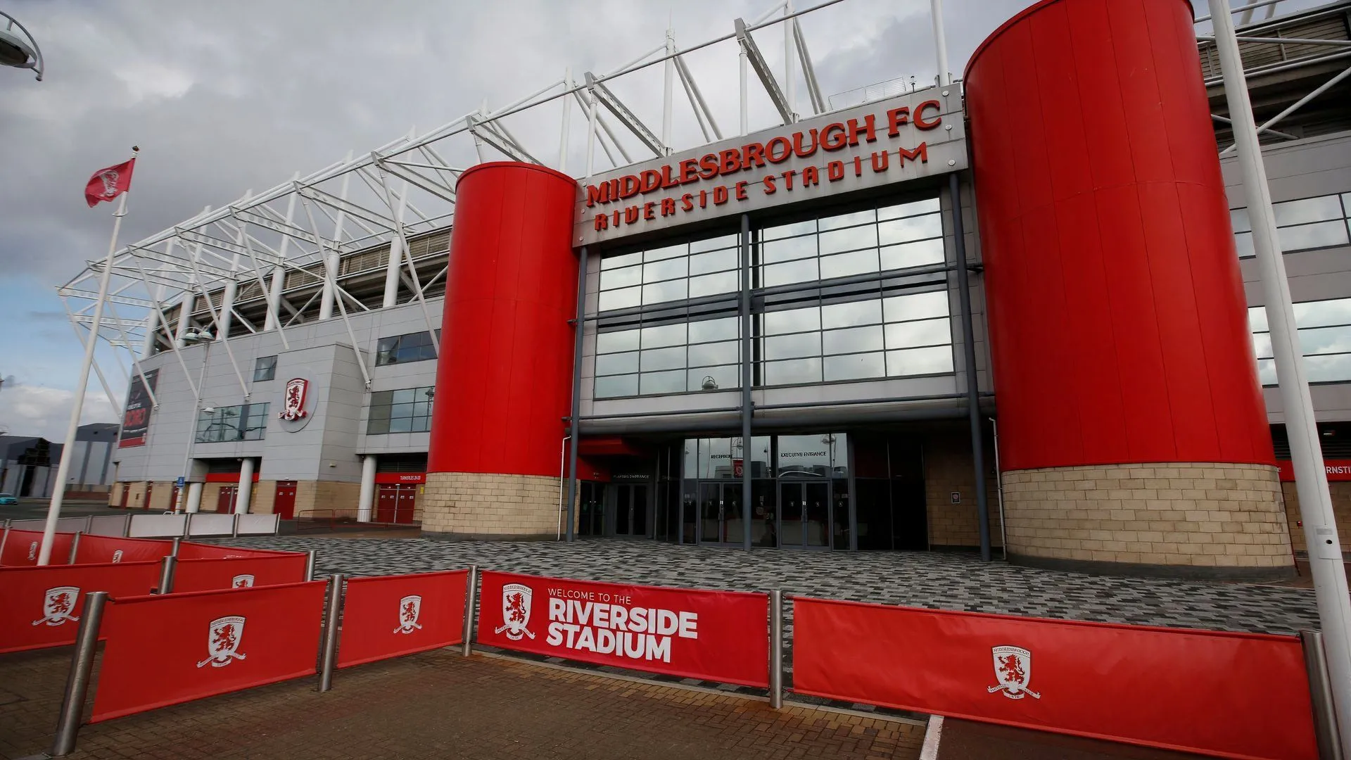 Toàn cảnh sân Riverside của Middlesbrough