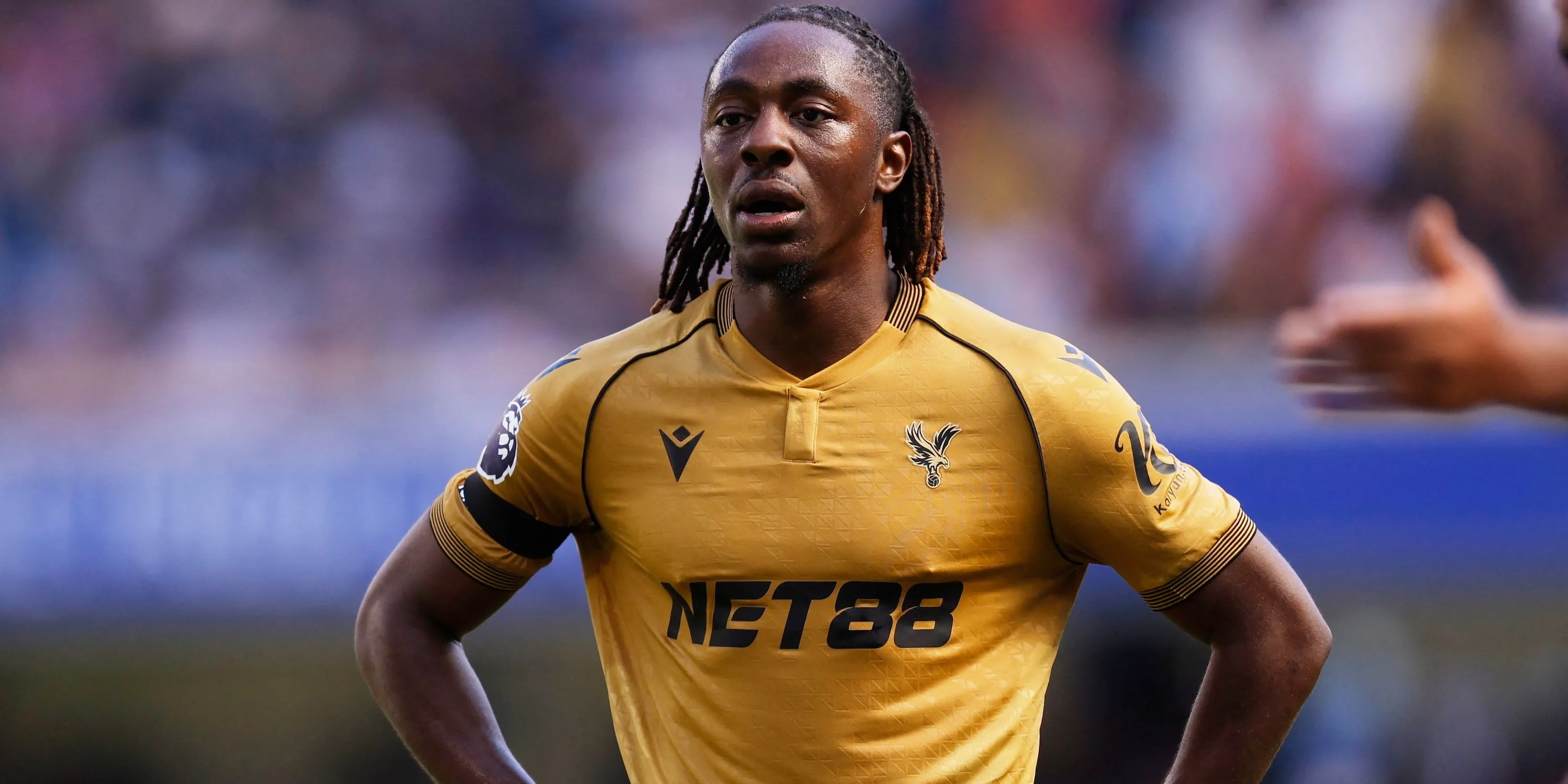 Eberechi Eze trong màu áo Crystal Palace trước khi chuyển đến Arsenal.