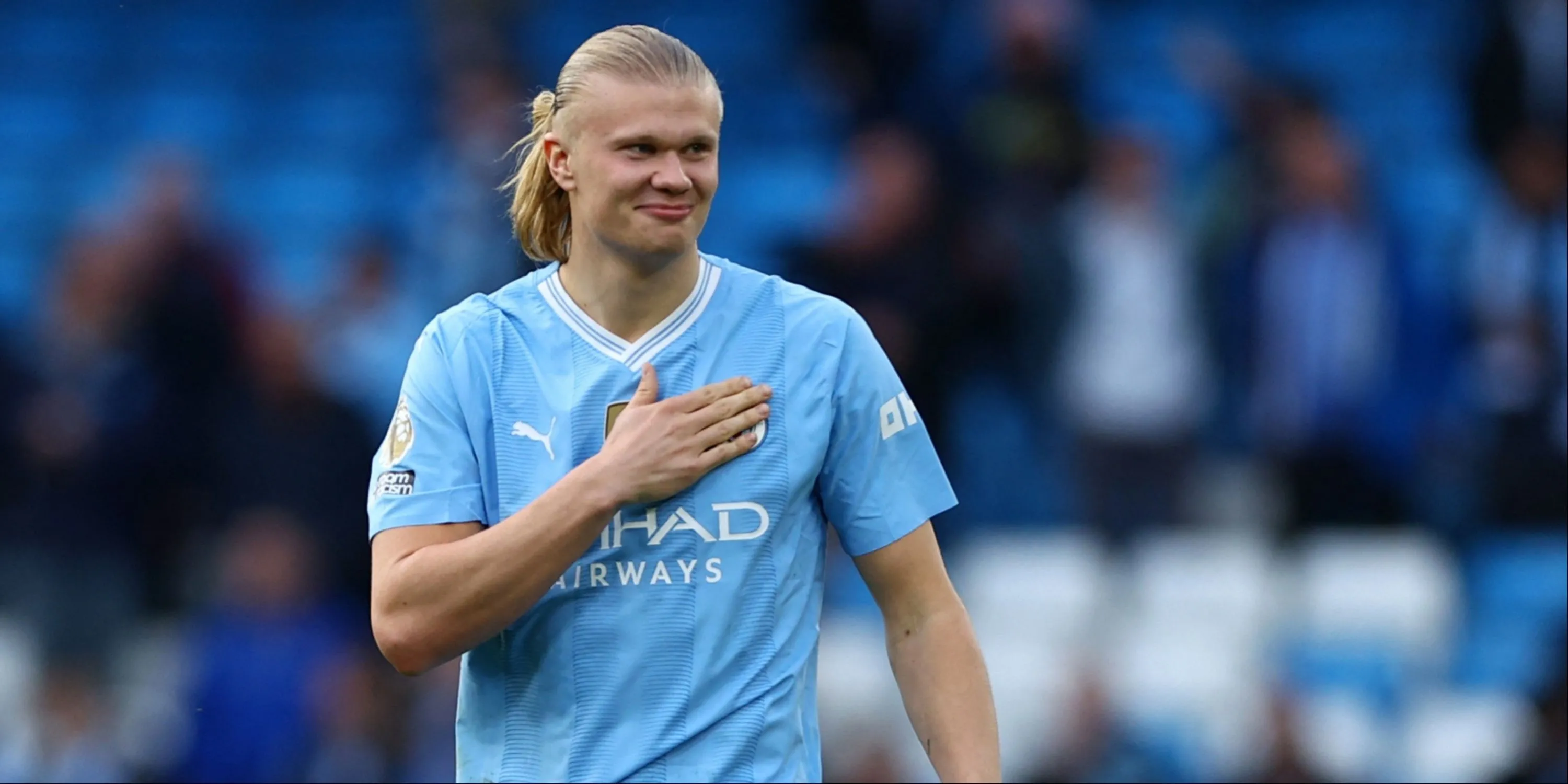 Erling Haaland với logo Manchester City, cỗ máy ghi bàn hàng đầu thế giới