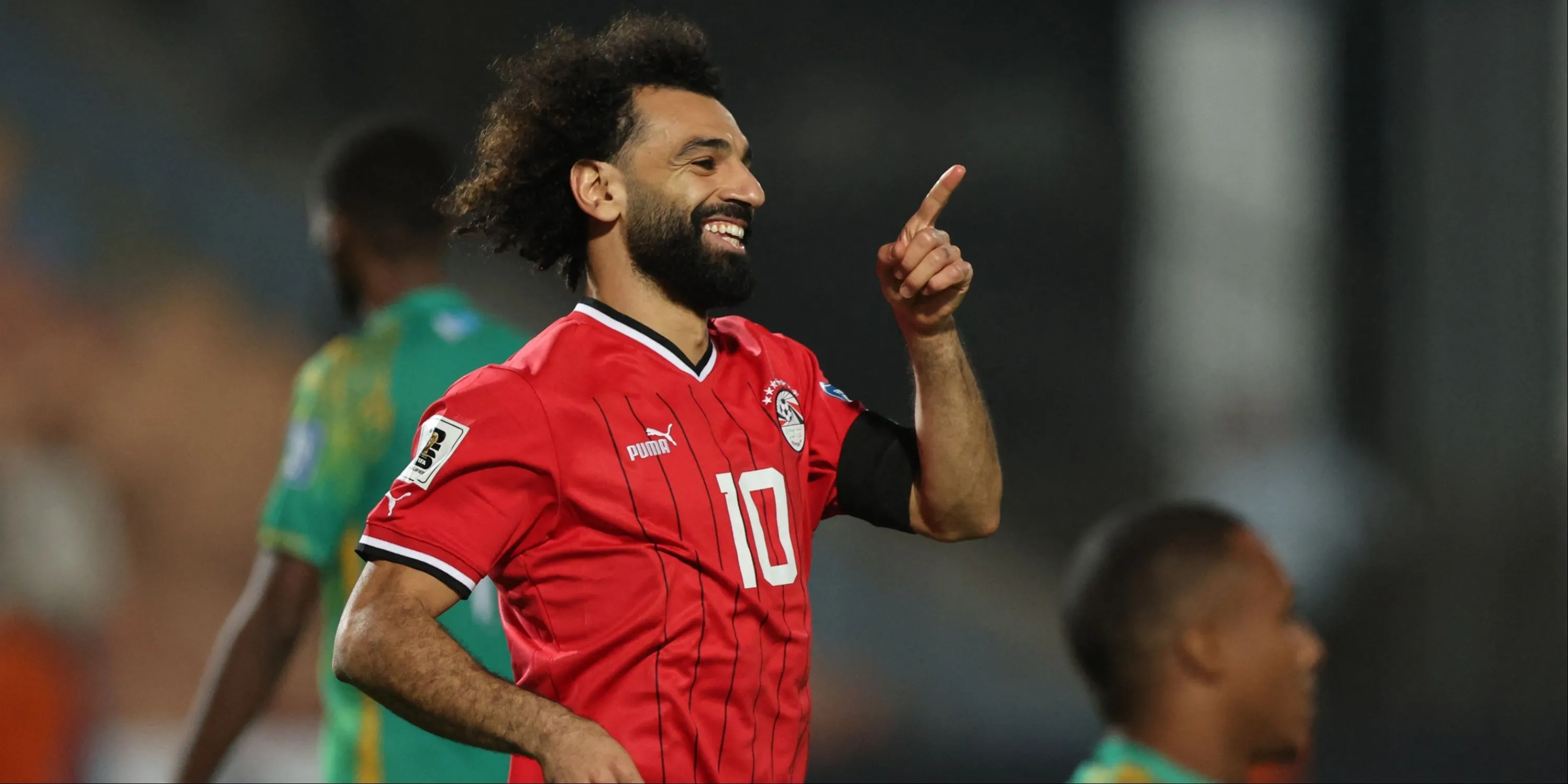 Mohamed Salah ăn mừng bàn thắng cho đội tuyển Ai Cập, biểu tượng vĩ đại của bóng đá châu Phi