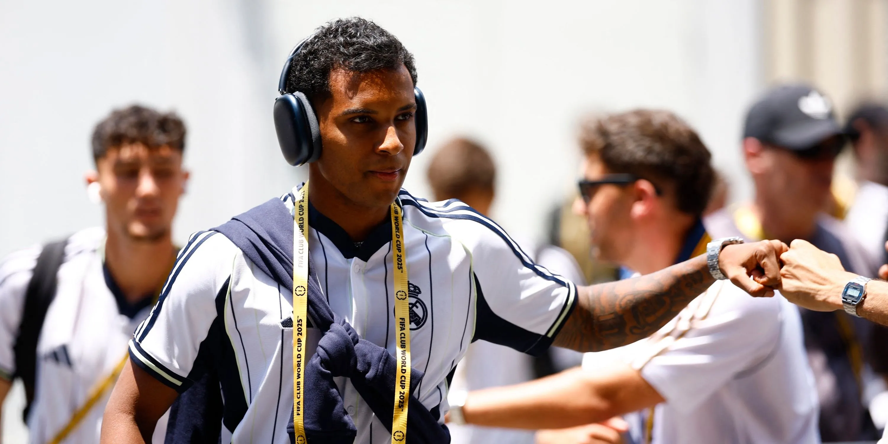 Tiền đạo Rodrygo của Real Madrid xuất hiện tại sân vận động.