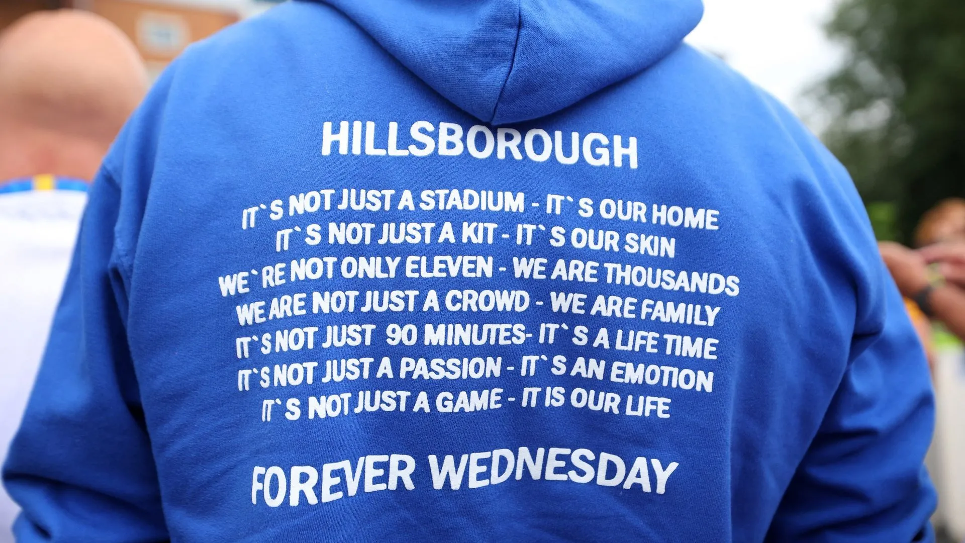 Các cổ động viên Sheffield Wednesday cổ vũ nhiệt tình cho đội bóng tại sân Hillsborough