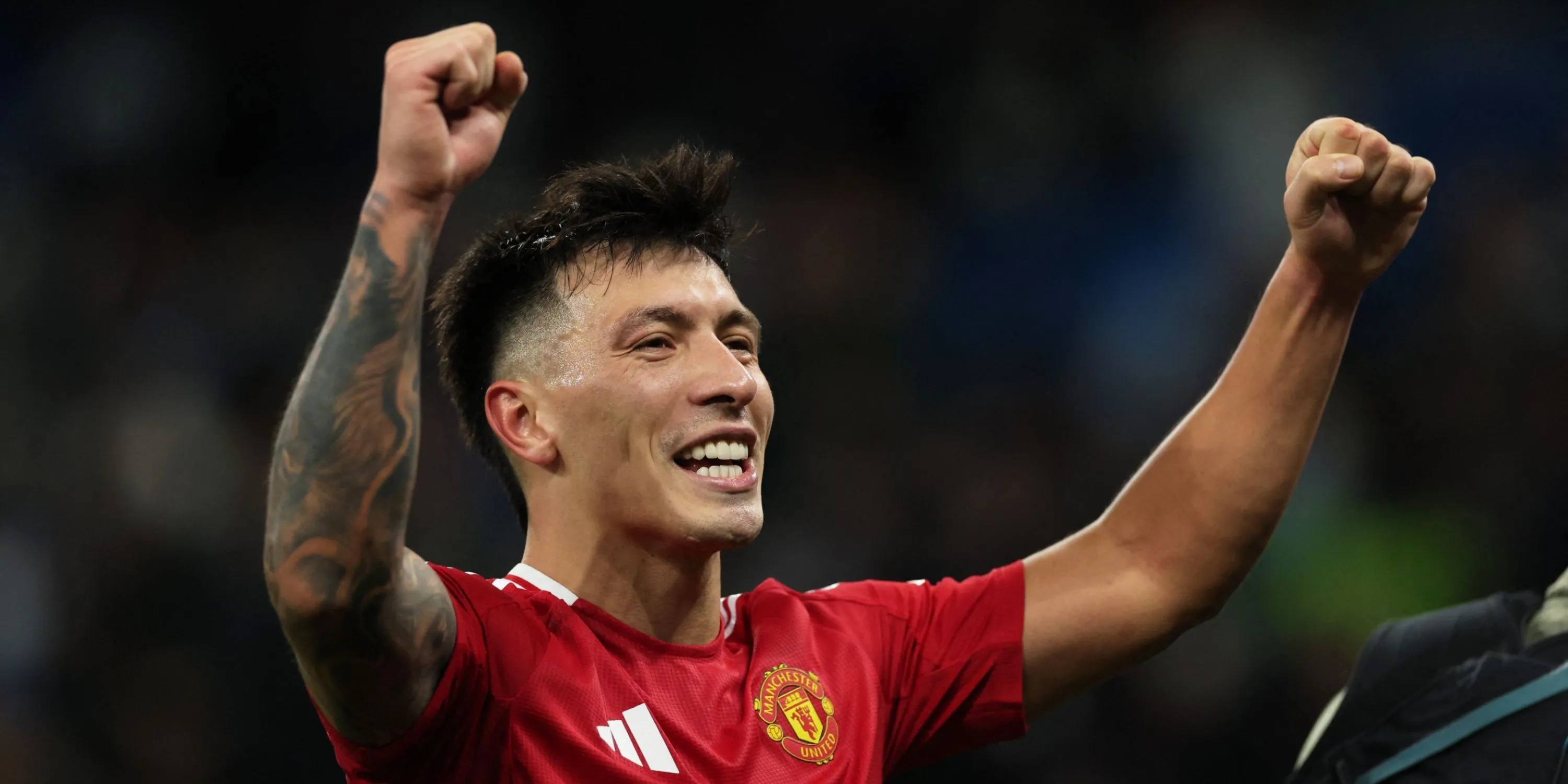 Lisandro Martinez với áo Manchester United ở đấu trường quốc tế