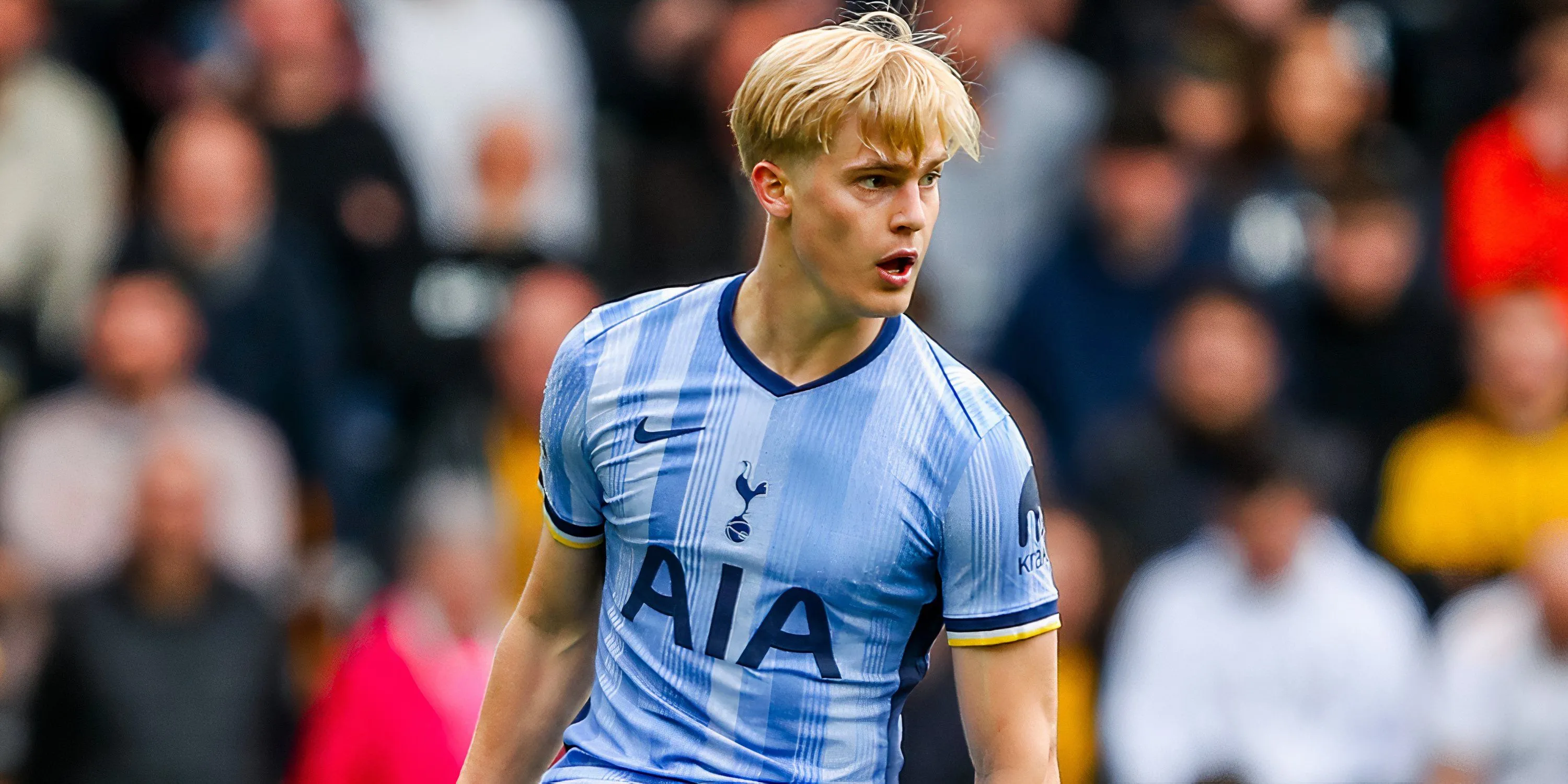 Lucas Bergvall là tiền vệ trẻ triển vọng nhất của Tottenham Hotspur với những màn trình diễn ấn tượng