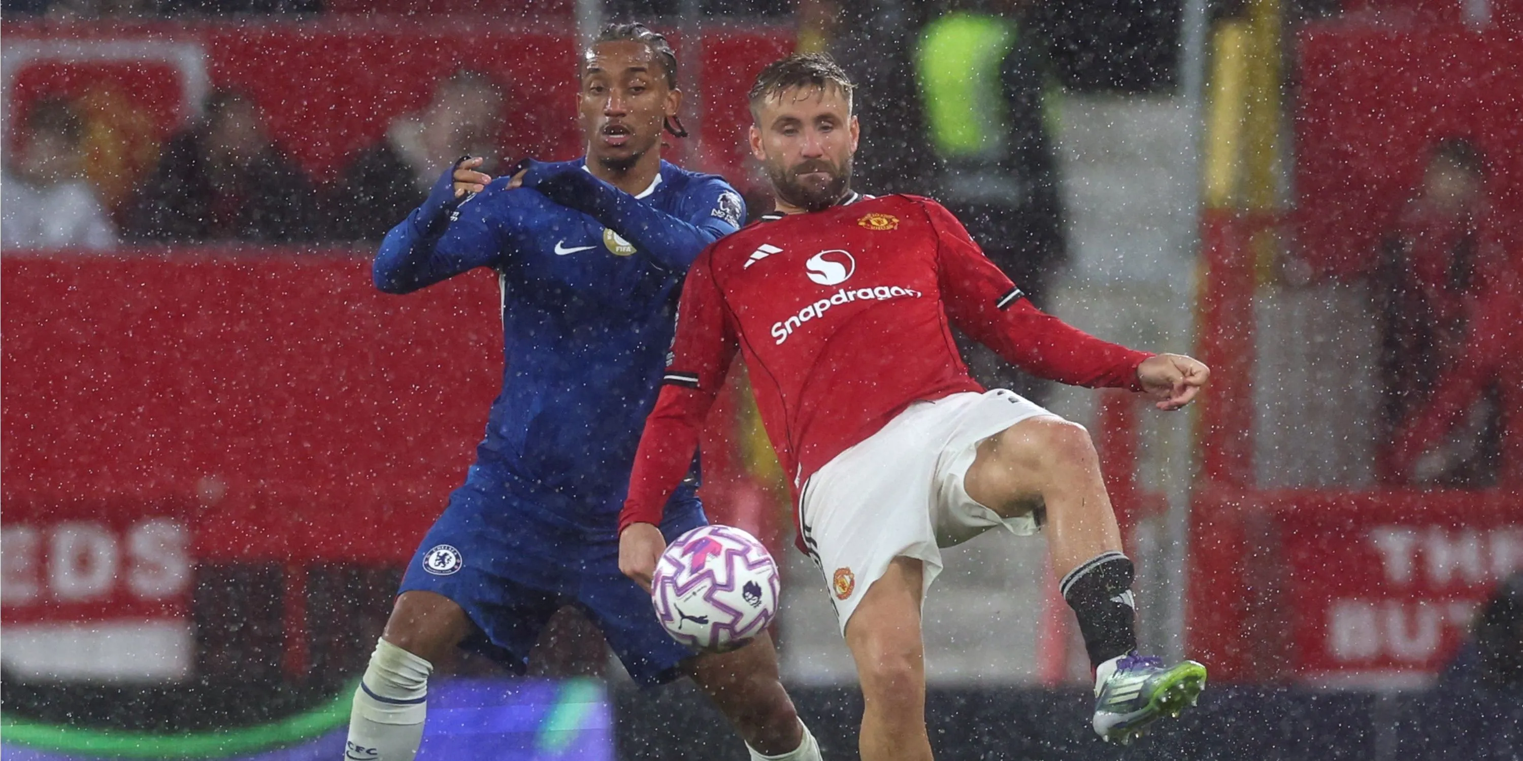 Luke Shaw trong trang phục Manchester United ở Premier League