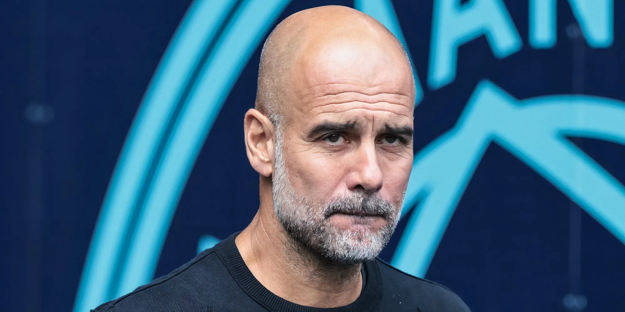 Pep Guardiola và Manchester City tập luyện trên sân Etihad