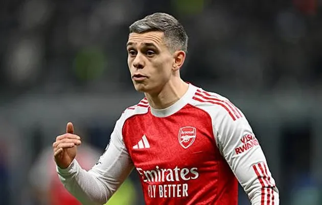 Leandro Trossard tiếp tục là điểm sáng