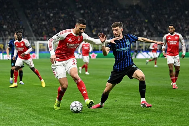 William Saliba đối đầu hiệu quả với Thuram